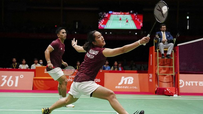 Indonesia's Amri Syahnawi and Nita Violina Marwah (front) play a point against China's Jiang Zhenbang and Wei Yaxin in the mixed doubles badminton final during the 2026 Asian Games at the Ichinomiya City Municipal Gymnasium in Ichinomiya, Aichi prefe