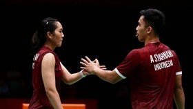 Amri Syahnawi/Nita Violina Marwah saat tampil di final nomor ganda campuran Asian Games 2026. (Arsip PBSI)