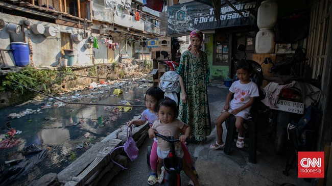 Gubernur DKI Jakarta Pramono Anung mengungkapkan rencana penataan kawasan Anak Kali Krukut di Kebon Kacang, Tanah Abang, Jakarta Pusat.