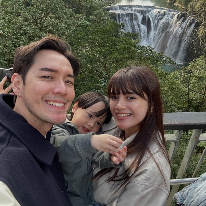 <p>Audi Marissa dan Anthony Xie resmi menikah pada 12 September 2020. Pada 7 April 2021, Audi melahirkan putra pertamanya Anzel. Sejak menikah hingga sempat mengajukan gugatan cerai, rumah tangga Audi Marissa dan Anthony Xie jauh dari gosip miring. Tak heran bila keputusan keduanya untuk berpisah beberapa waktu lalu sempat mengejutkan penggemar. (Foto: Instagram @anthonyxie_/ @audimarissa)</p>