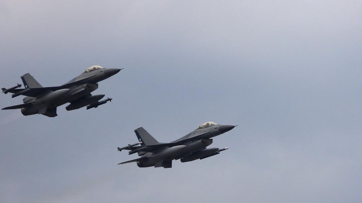 Ngeri! Perang Presiden VS Gubernur, Jet Tempur F-16 dan Drone Saling Bom
