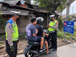 Polda Metro Perkuat Pengawasan di Sejumlah Titik, Cegah Pengendara Lawan Arus