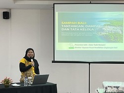 Truk Angkut Sampah Organik ke TPA Suwung Masih Bercampur Nonorganik