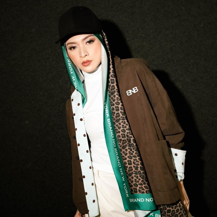 <p>Artis cantik Donita baru-baru ini kembali ke panggung <em>catwalk</em>! Bunda dua anak ini jalan di <em>runaway</em> untuk menjadi model dari salah satu merek fashion lokal Indonesia dalam gelaran Fashion Nation 2026, yang diselenggarakan di salah satu mall di Jakarta. (Foto: Instagram @donitabhubiy)</p>