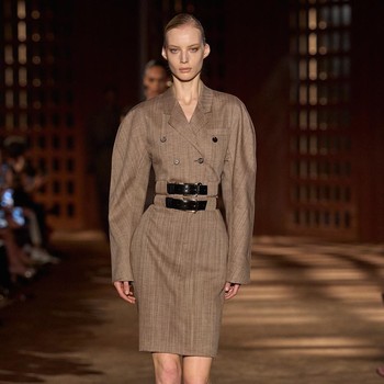 Ferragamo Eksplorasi Struktur dan Siluet Era 1940-an Lewat Koleksi Spring/Summer 2027
