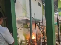 Gardu PLN di MAN 2 Makassar Terbakar Diduga Akibat Korsleting
