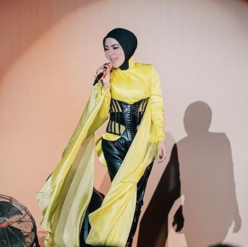 'Comeback' di Pestapora 2026, Ini Detail Outfit Cetar Syahrini yang Mencuri Perhatian