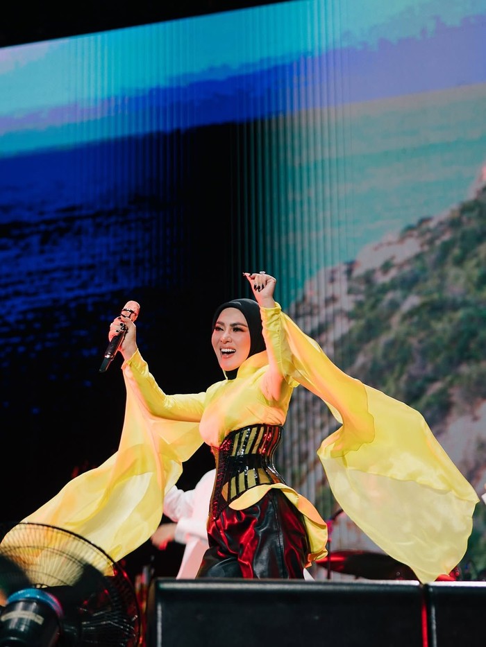 Gaya Syahrini di Pestapora 2026/ Foto: Instagram/ Prinscessyahrini