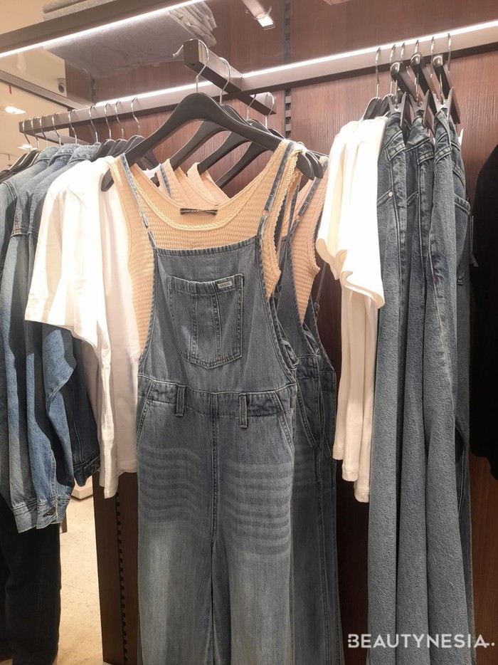 Korean Collection dari GUESS ini juga memiliki cutting yang disesuaikan dengan proporsi tubuh di Asia./ Foto: Sierra/Beautynesia
