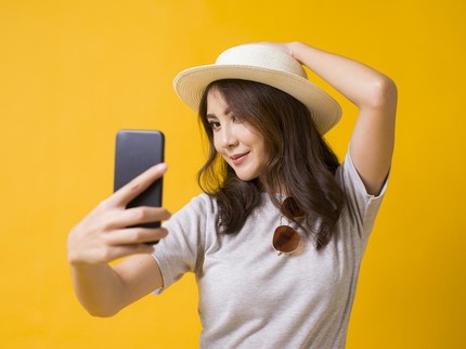Angle Kiri atau Kanan? Ternyata Pilihan Pose Selfie Ungkap Sifat Asli Seseorang