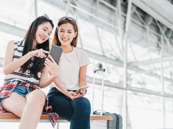 Turis China Punya Tren Baru: Beli Baju, Foto, kemudian Buang