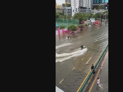 Video: Naik Jet Ski saat Banjir Bangkok, Pria Ini Ditangkap Polisi