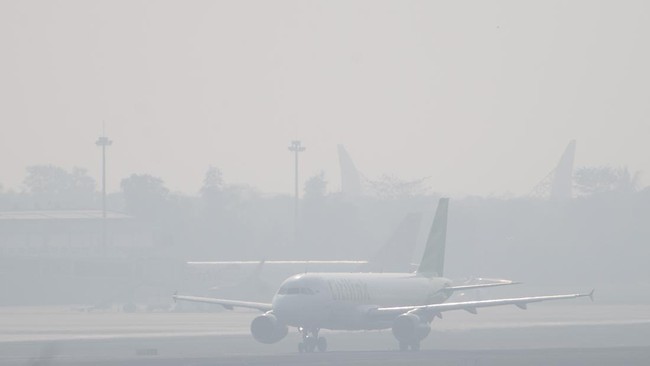 Kabut Asap Ganggu Penerbangan di Palembang