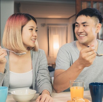 Kebiasaan Pagi Hari Pasangan yang Cerdas Emosional Menurut Psikolog