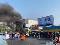 Jalan Alauddin-Pettarani Makassar Macet Sore Ini Imbas Demo