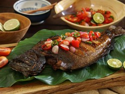 Daftar 5 Makanan Unik di Dunia, Ternyata Ada Ikan Bakar Indonesia!