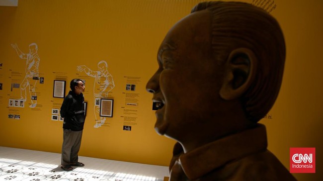 Museum Bing Slamet di Jakarta Pusat menghadirkan sejumlah area yang memperlihatkan jejak panjang perjalanan Bing Slamet di dunia hiburan. Museum yang diresmikan pada Minggu, 27 September 2026, tersebut menjadi salah satu ruang yang menyimpan berbagai