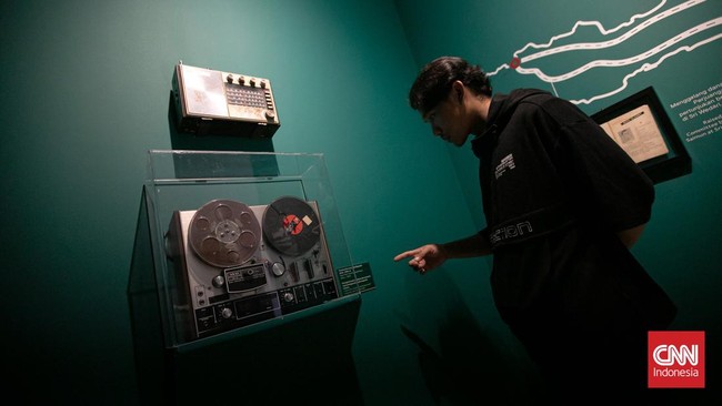 Museum Bing Slamet di Jakarta Pusat menghadirkan sejumlah area yang memperlihatkan jejak panjang perjalanan Bing Slamet di dunia hiburan. Museum yang diresmikan pada Minggu, 27 September 2026, tersebut menjadi salah satu ruang yang menyimpan berbagai