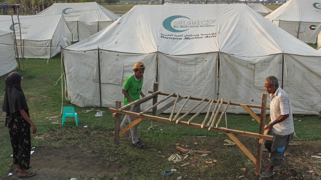 Ribuan Korban Gempa NTT Masih Bertahan di Tenda Pengungsian