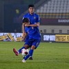 Sarach Yooyen (depan) mencetak gol untuk Thailand ke gawang Vietnam dalam FIFA ASEAN Cup 2026 di Stadion Si Jalak Harupat, Soreang, Bandung, Selasa (29/9).