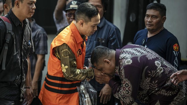 Bupati Cilacap nonaktif Syamsul Aulia Rachman dituntut 7 tahun penjara atas kasus pemerasan bawahan demi THR untuk pejabat di forkopimda.