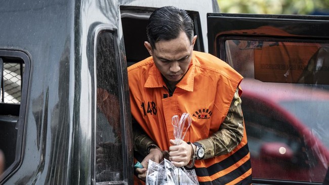 Bupati Cilacap nonaktif Syamsul Aulia Rachman dituntut 7 tahun penjara atas kasus pemerasan bawahan demi THR untuk pejabat di forkopimda.