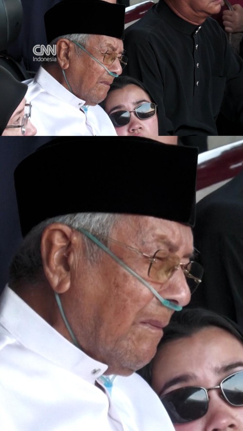 Tangis Eks PM Malaysia Mahathir di Pemakaman Istri