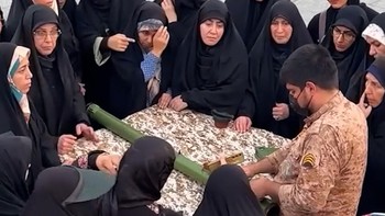 thumbnail video wanita iran