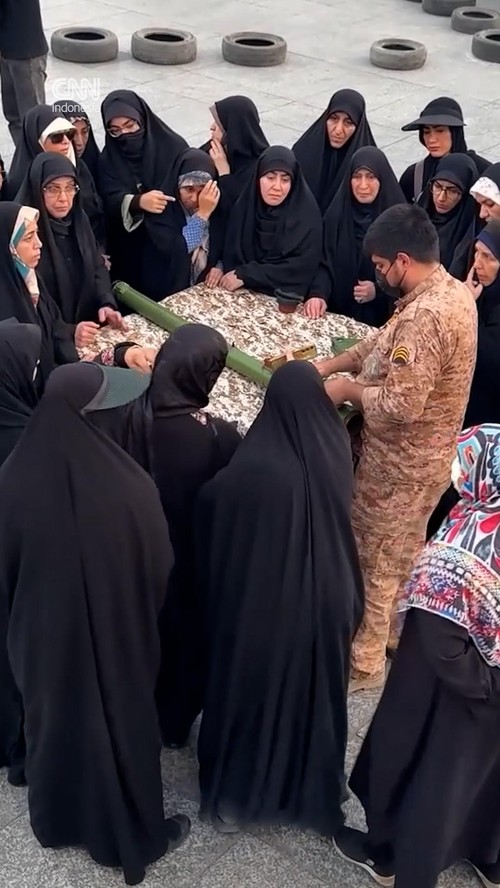 thumbnail video wanita iran