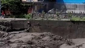 thumbnail video banjir nepal