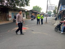 Gadis Jombang Tewas Terlindas Truk usai Senggol Pedagang Roti Goreng