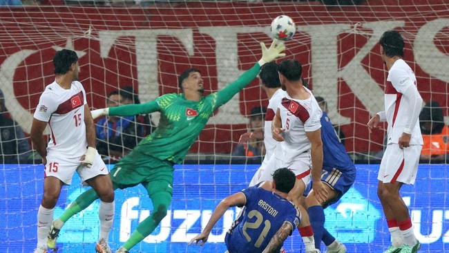 Soccer Football - UEFA Nations League - Group A1 - Turkey v Italy - Bursa Ataturk Stadium, Bursa, Turkey - September 28, 2026 Italy's Alessandro Bastoni scores their first goal REUTERS/Murad Sezer