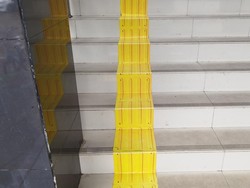 Viral Jalur Tunanetra Gedung Terpadu Pontianak Pakai Stiker, Begini Faktanya