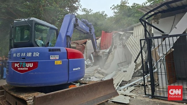 Kementerian Imigrasi membongkar tiga rumah hunian di Lapas Cibinong atas desakan Komisi XIII DPR RI untuk menjamin perlakuan adil bagi warga binaan.