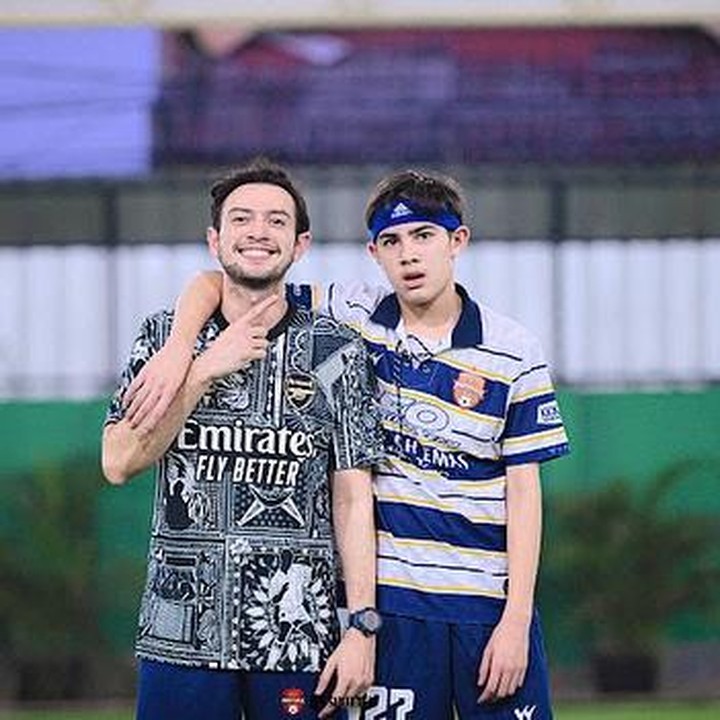 <p>Arsen yang kini telah menginjak usia 15 tahun berhasil mencuri perhatian publik melalui parasnya yang tampan. Hal tersebut diketahui langsung melalui berbagai momen yang diabadikan orang tuanya di media sosial.&nbsp;(Foto: Instagram @rifkybalweel)</p>