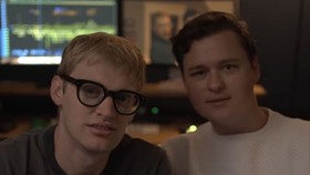 Curry Barker dan Cooper Tomlinson umumkan film horor baru, Anything But Ghosts, tayang 7 Mei 2027.