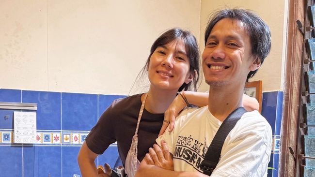 Kebersamaan Eross Candra dan Istri yang Baru Rayakan Wedding Anniversary ke-17, Bahagia Hidup di Yogyakarta