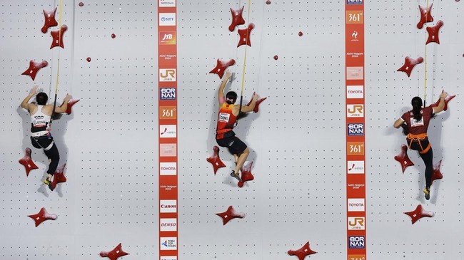Asian Games - Aichi-Nagoya 2026 - Sport Climbing - Women's Speed 4 - Final - Nagoya International Exhibition Hall, Nagoya, Japan - September 30, 2026 China's Lijuan Deng in action with South Korea's Jimin Jeong and Indonesia's Desak Made Rita Kusuma 