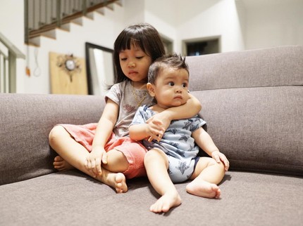 10 Ciri Anak yang Tanpa Sadar Dipaksa Memikul Peran Orang Tua