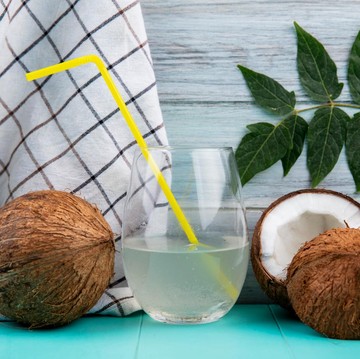 Bukan Cuma Menyegarkan, Ini 5 Manfaat Air Kelapa untuk Kesehatan Kulit