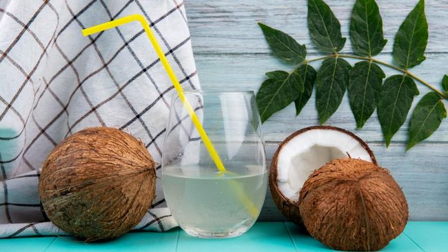Bukan Cuma Menyegarkan, Ini 5 Manfaat Air Kelapa untuk Kesehatan Kulit
