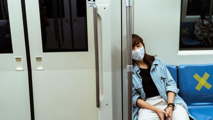 Orang Jepang Bisa Tidur di Kereta, Ternyata Ada Istilahnya