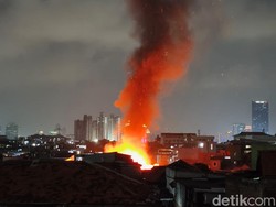Video Kebakaran di Petamburan Jakpus, Api Membubung Tinggi