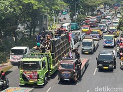 Bundaran Waru Macet Imbas Demo Sopir Truk!