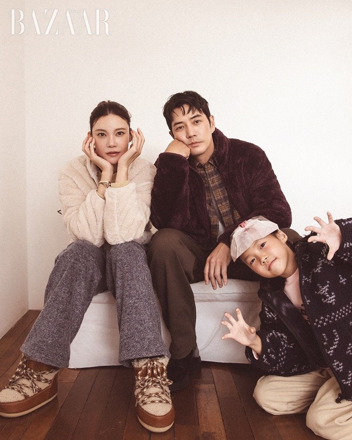 Meskipun terakhir kali memerankan sosok ayah yang keras dalam drama 'Agent Kim Reactivated', Joo Soo Wook sesungguhnya merupakan sosok berhati lembut yang mendedikasikan cintanya untuk sang istri dan anak./ Foto: instagram.com/harpersbazaarkorea