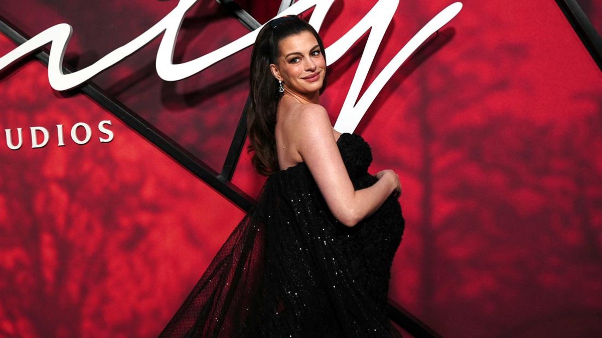 Anne Hathaway poses on the red carpet for the premiere of 'Verity,' in New York City, US, September 29, 2026. REUTERS/Angelina Katsanis