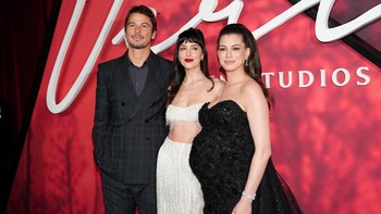 Josh Hartnett, Dakota Johnson and Anne Hathaway pose on the red carpet for the premiere of Verity, in New York City, US, September 29, 2026. REUTERS/Angelina Katsanis