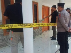 Dua Lansia di Pasuruan Sembunyi di Dapur Saat Rumahnya Dilempari Bondet