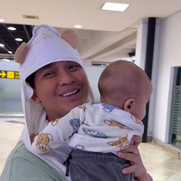<p>Tak hanya Vika, Billy juga mem-<em>posting</em> video saat momong Stefan untuk merayakan pertambahan usia putranya ini. Billy tak lupa menyisipkan doanya untuk Stefan. "Semoga Allah memberikan kesehatan km terus ya nak, &amp; Papa cuma berharap kalo km besar nanti harus jadi anak yg soleh dan baik sm siapapun serta sayangi mama papa yaaa&hellip;Aminnn," kata pria 35 tahun ini. (Foto: Instagram @bilsky16/ @vika.kolesnaya)</p>
