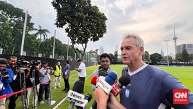 Pelatih Bangladesh, Thomas Dooley di FIFA ASEAN Cup 2026. (CNNIndonesia.com/Askar Fatih Robbani)